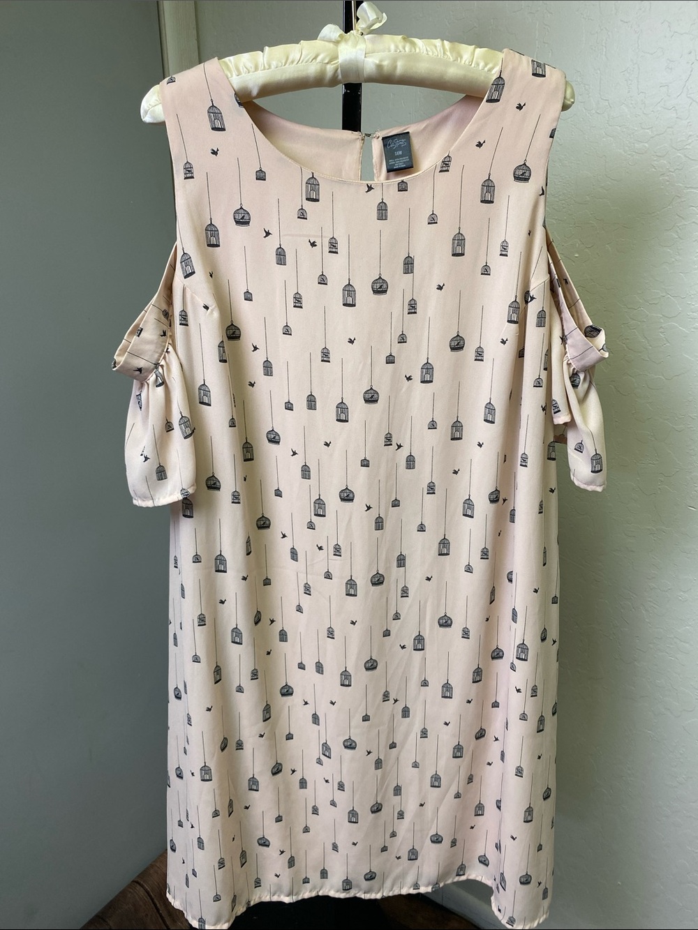 City Streets Pale Pink Cold-Shoulder Shift Dress with Birdcage Print